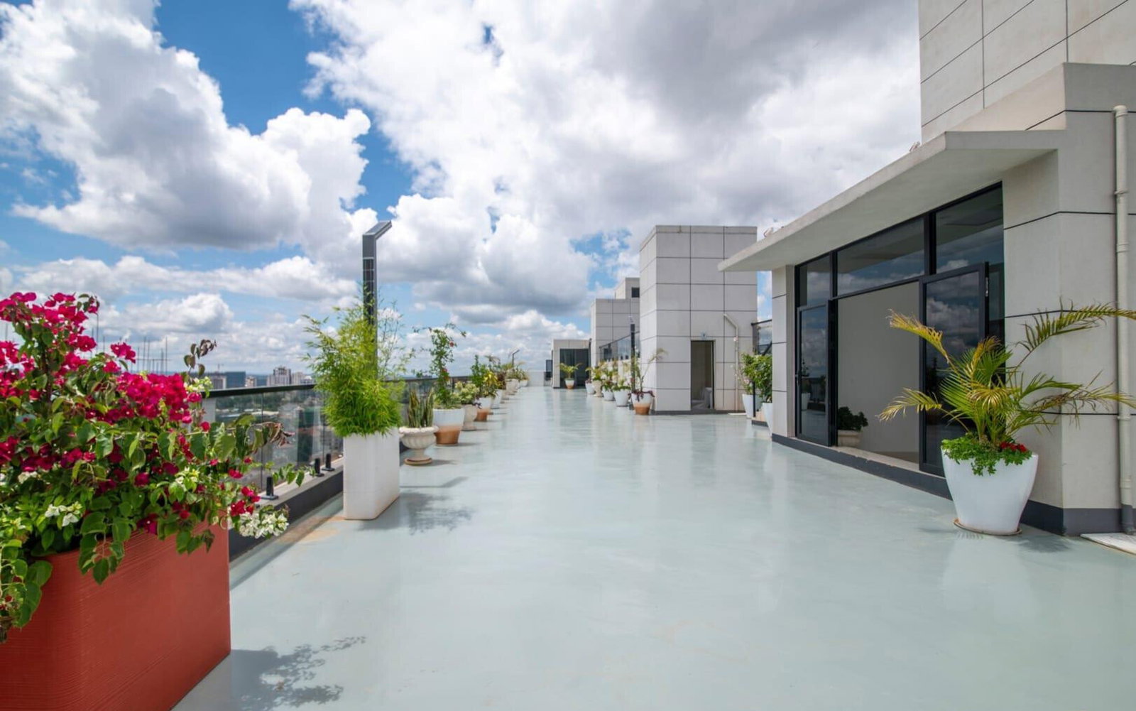 12th Floor 2BR with Rooftop Pool & City Views - Westlands