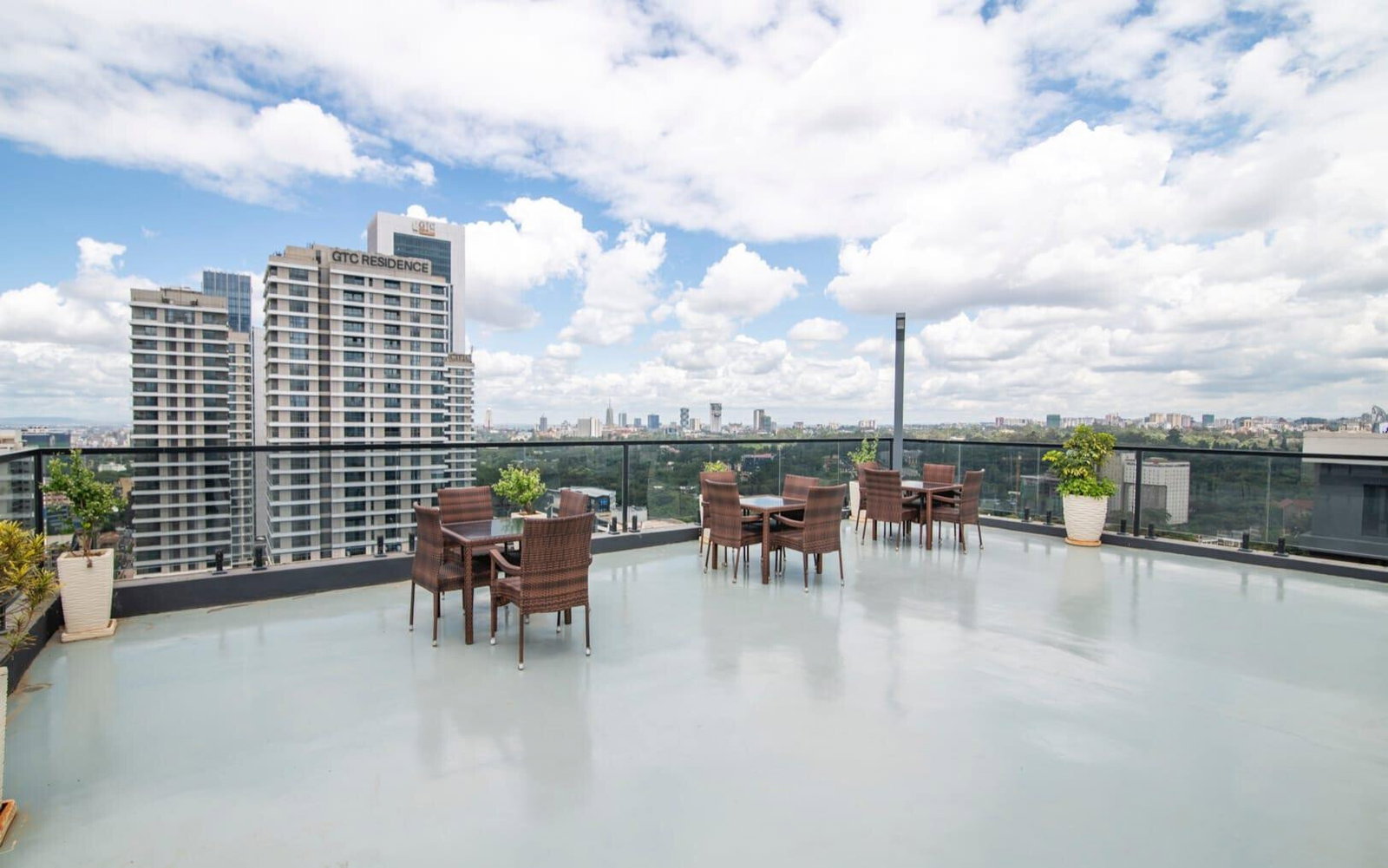 12th Floor 2BR with Rooftop Pool & City Views - Westlands