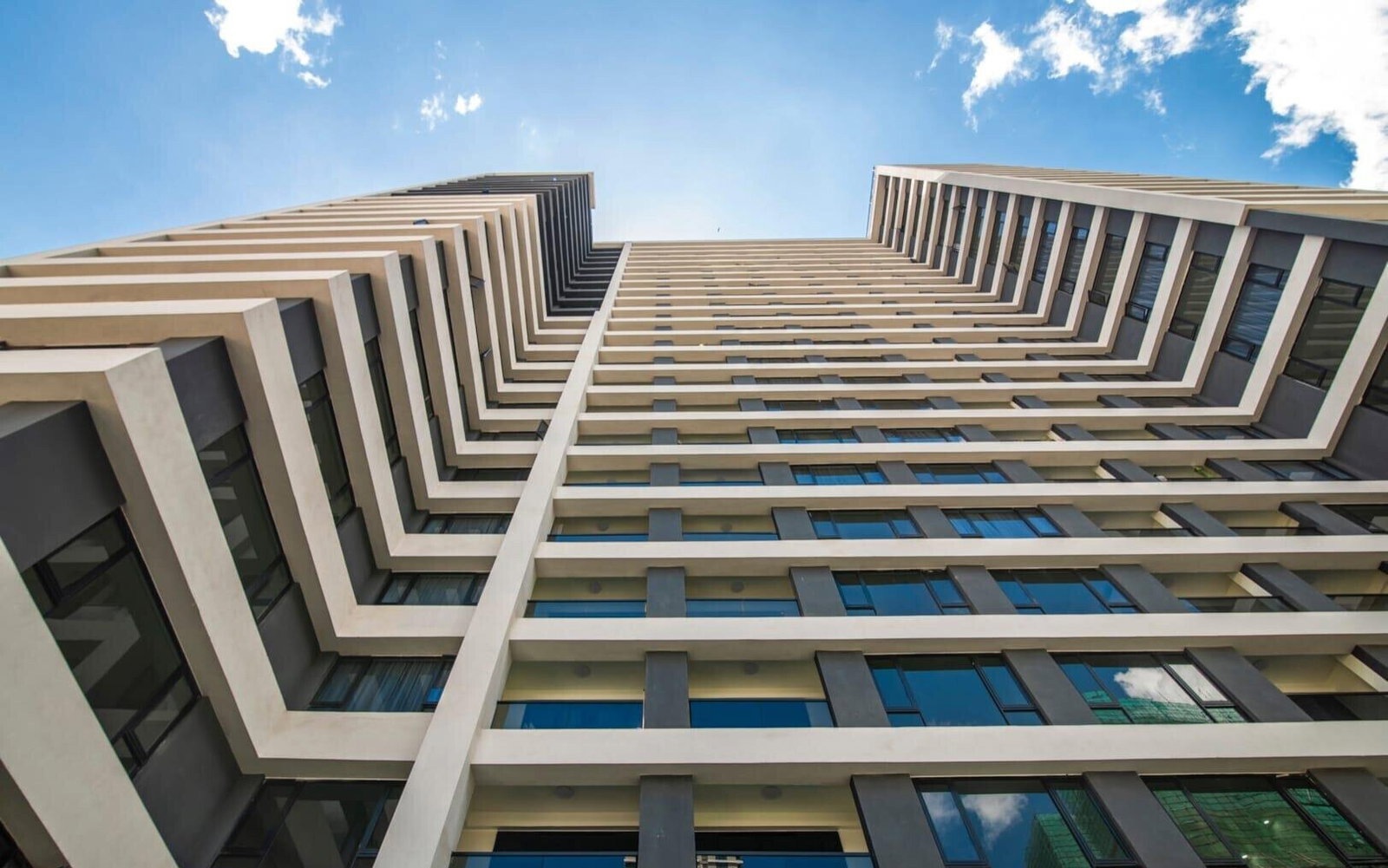 12th Floor 2BR with Rooftop Pool & City Views - Westlands