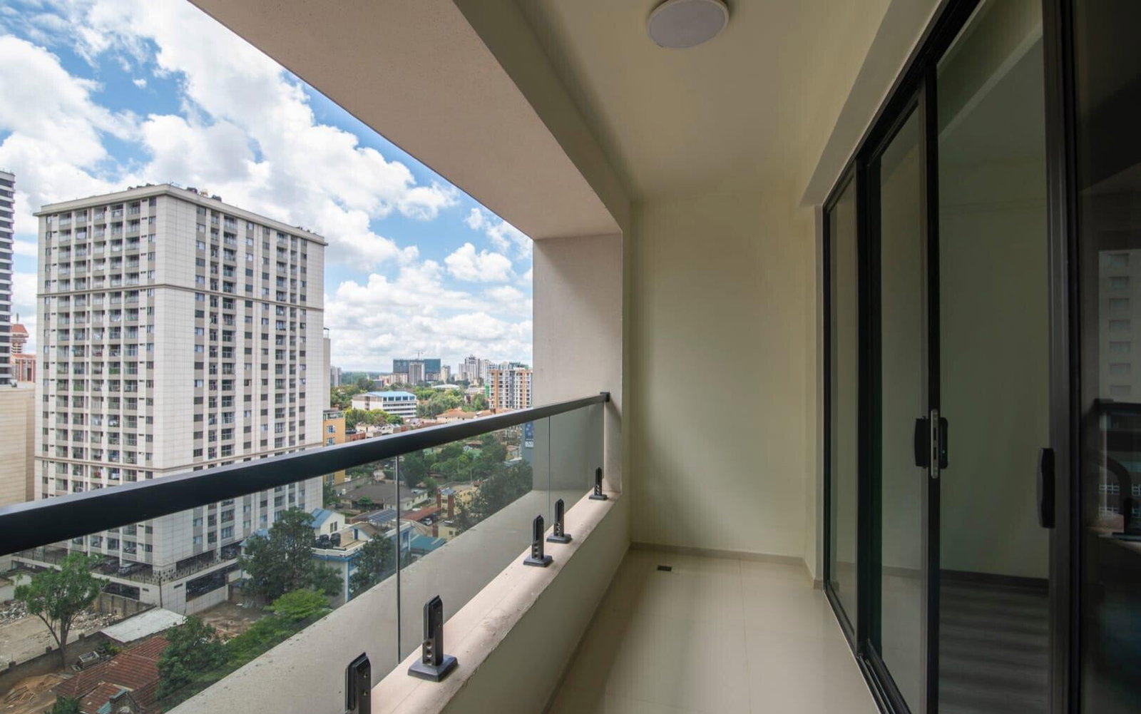 12th Floor 2BR with Rooftop Pool & City Views - Westlands