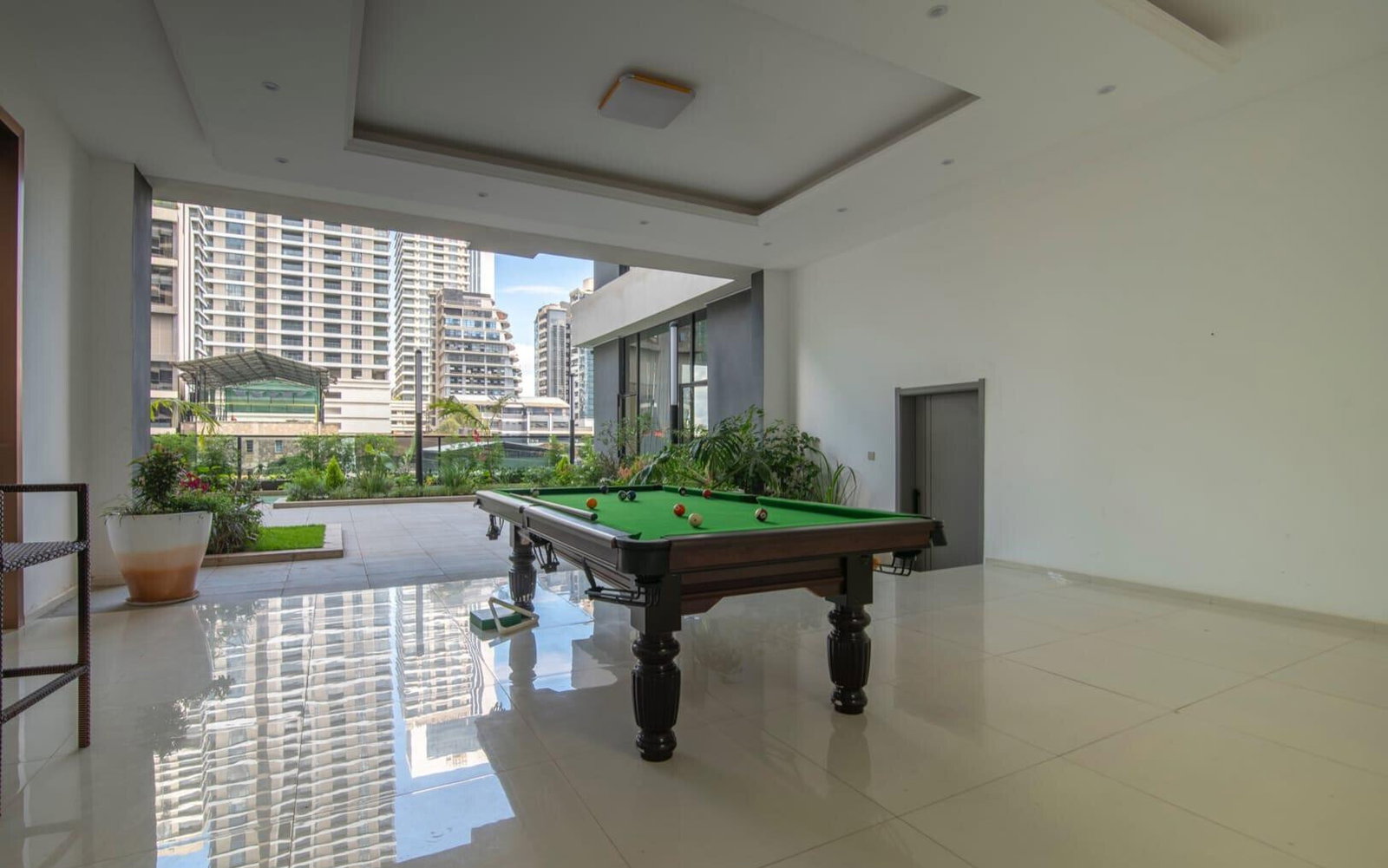 12th Floor 2BR with Rooftop Pool & City Views - Westlands