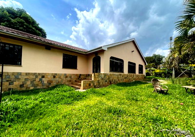 Quarter Acre 4BR Garden Home