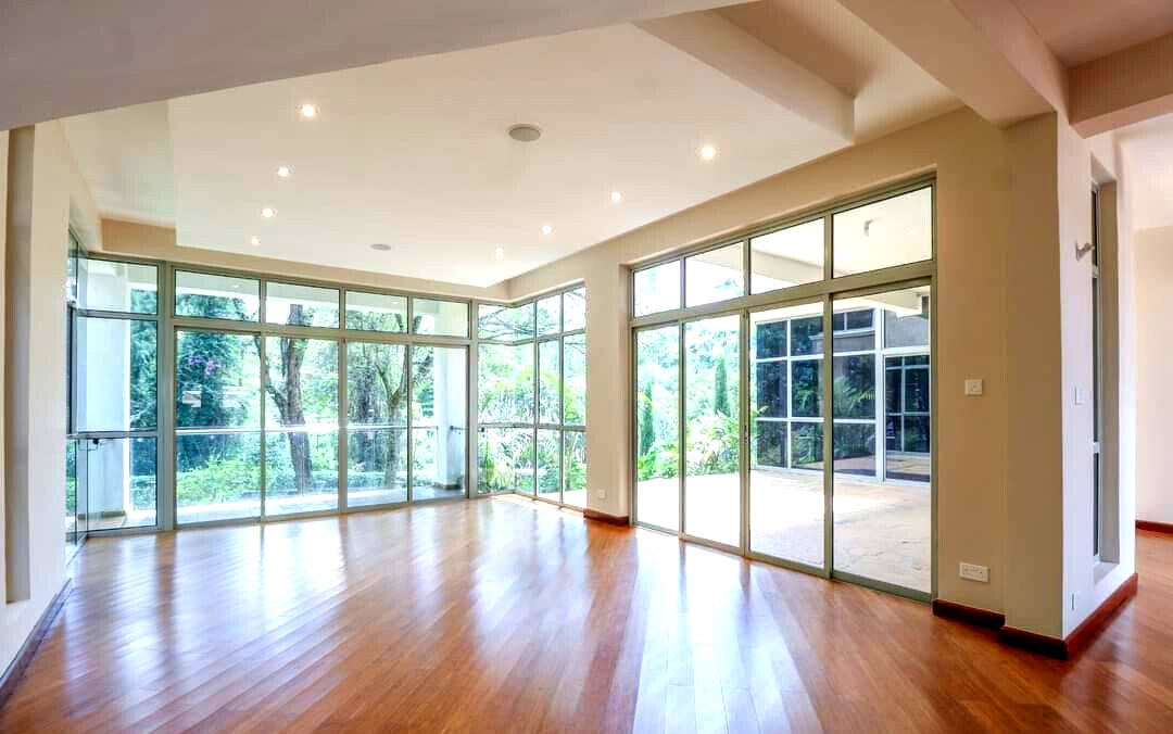 5-Ensuite Contemporary Villa on Half-Acre – Karen