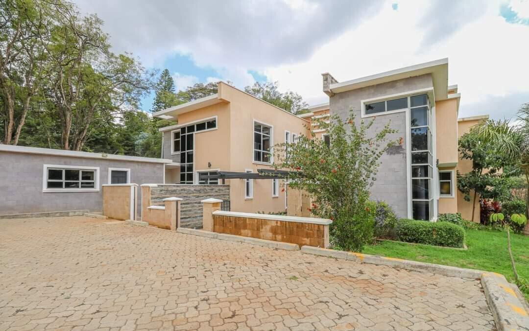 5-Ensuite Contemporary Villa on Half-Acre – Karen