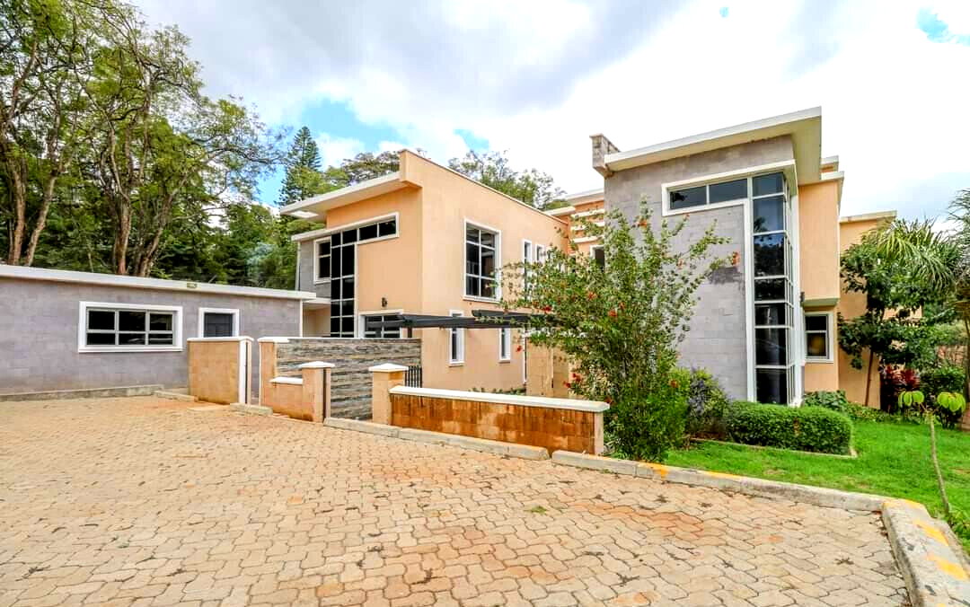 5-Ensuite Contemporary Villa on Half-Acre – Karen