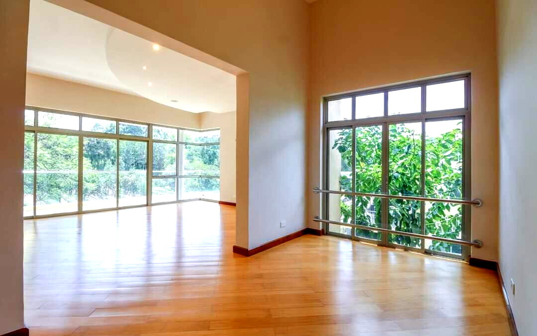 5-Ensuite Contemporary Villa on Half-Acre – Karen