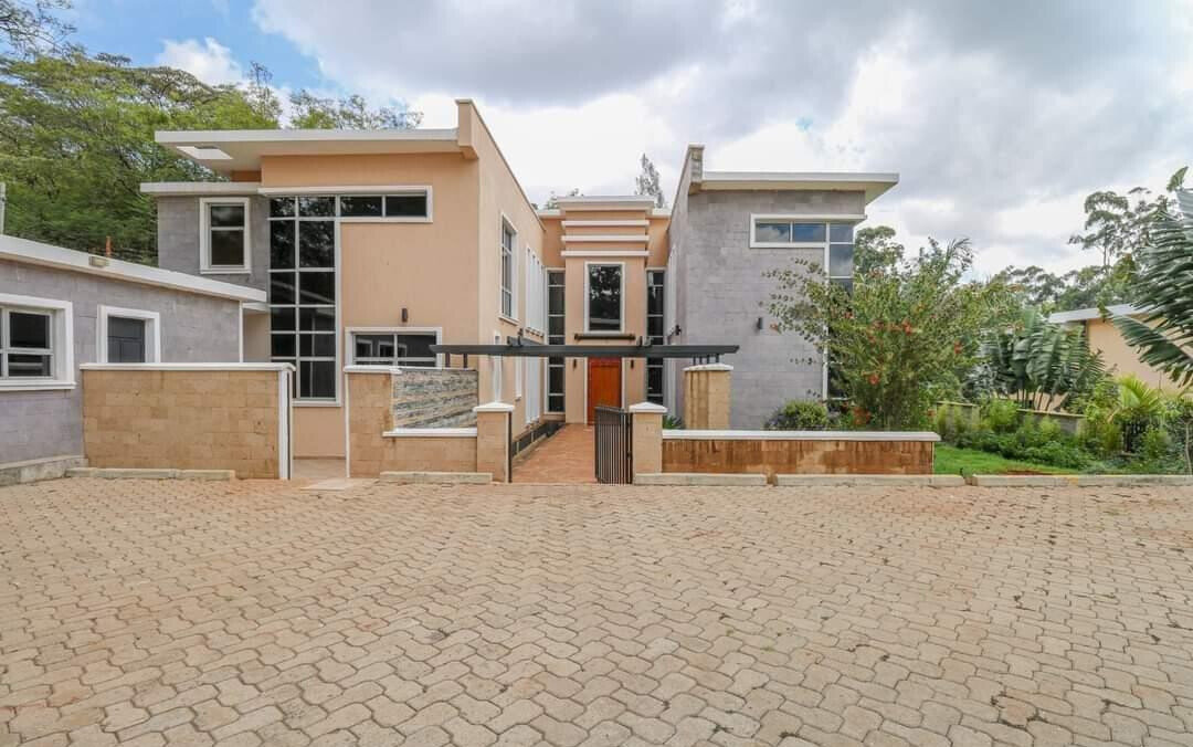 5-Ensuite Contemporary Villa on Half-Acre – Karen