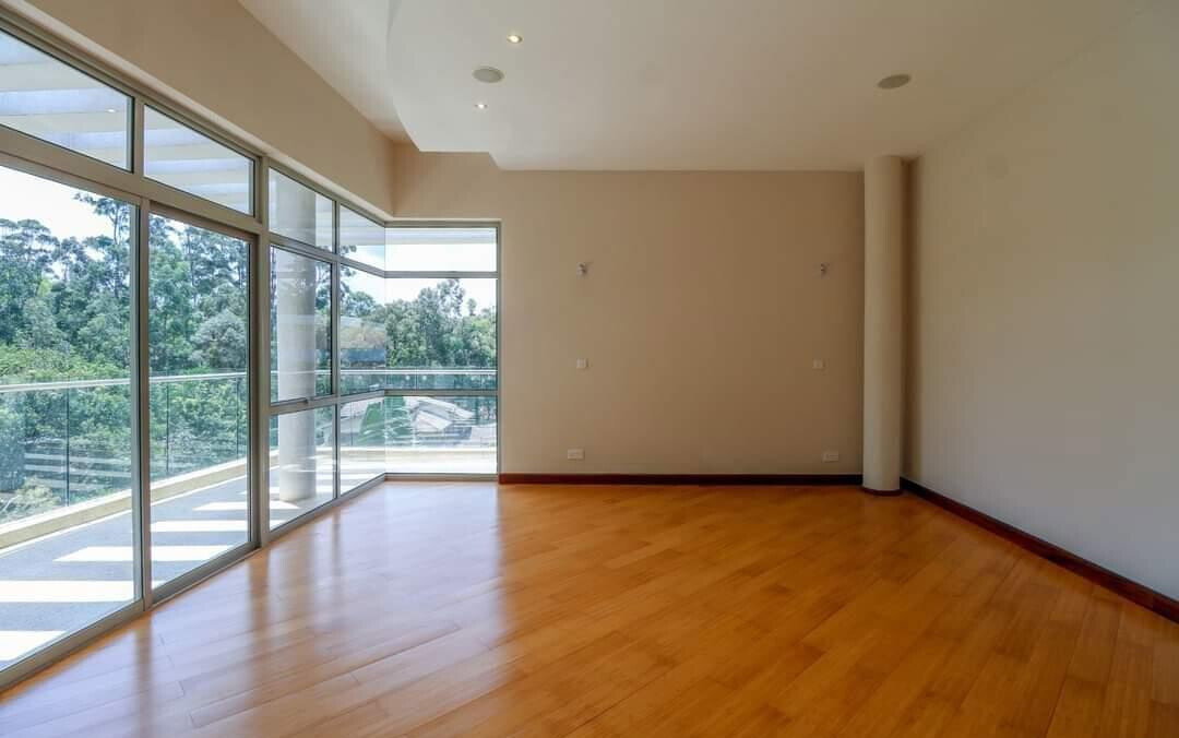 5-Ensuite Contemporary Villa on Half-Acre – Karen