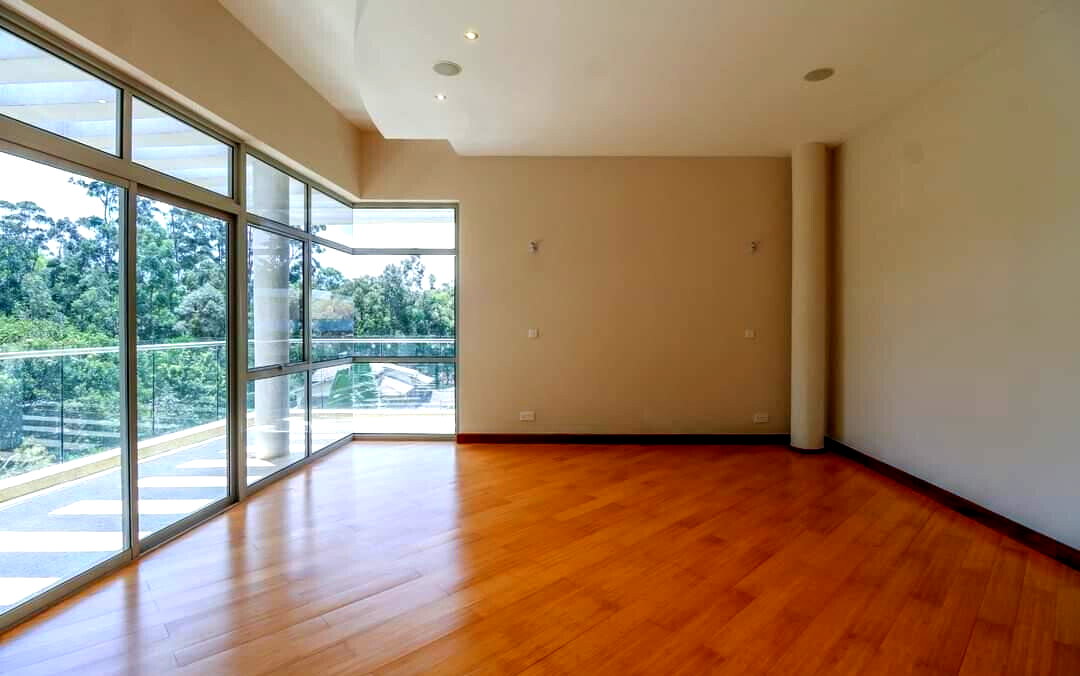 5-Ensuite Contemporary Villa on Half-Acre – Karen