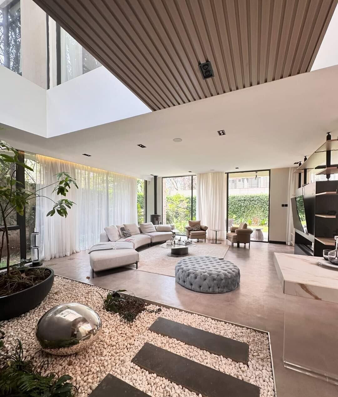 Smart Home 5BR Villa with Gated Security - Lavington