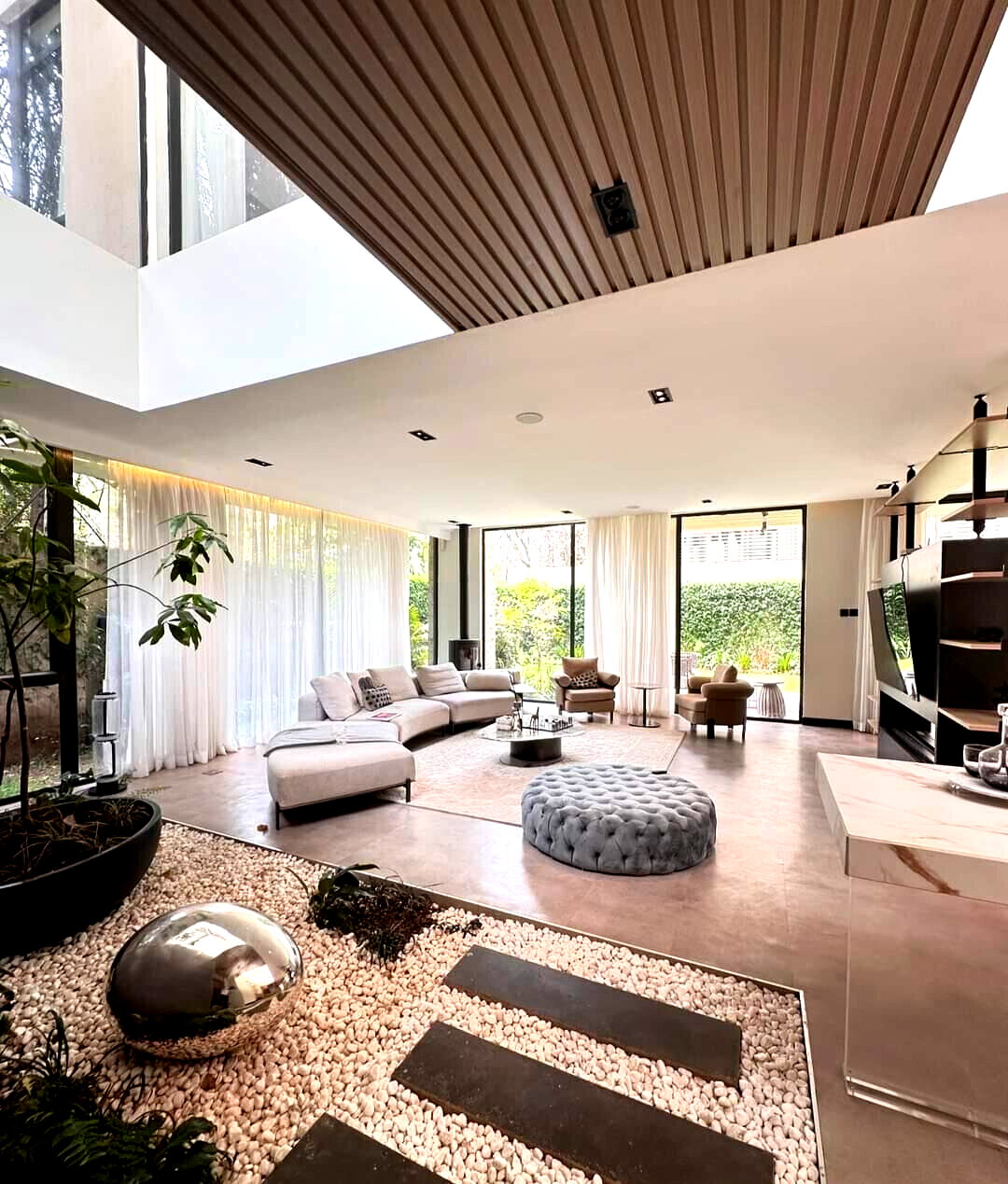 Smart Home 5BR Villa with Gated Security - Lavington