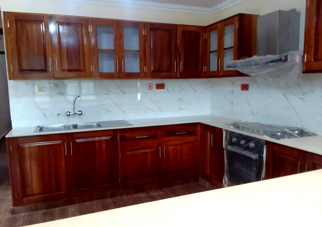 4-Ensuite Townhouse with Servant Quarters & 6-Car Parking – Karen