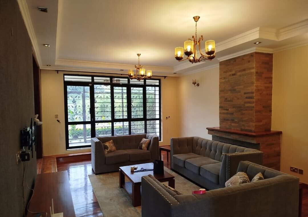 4-Ensuite Townhouse with Servant Quarters & 6-Car Parking – Karen