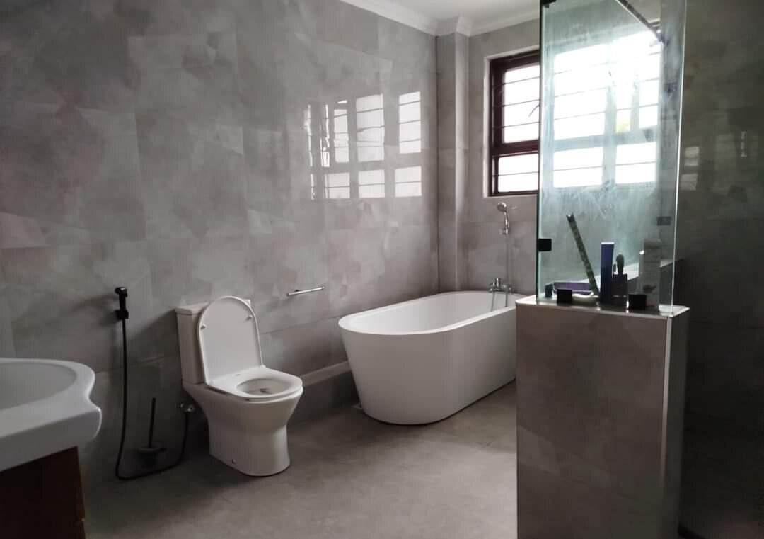 4-Ensuite Townhouse with Servant Quarters & 6-Car Parking – Karen