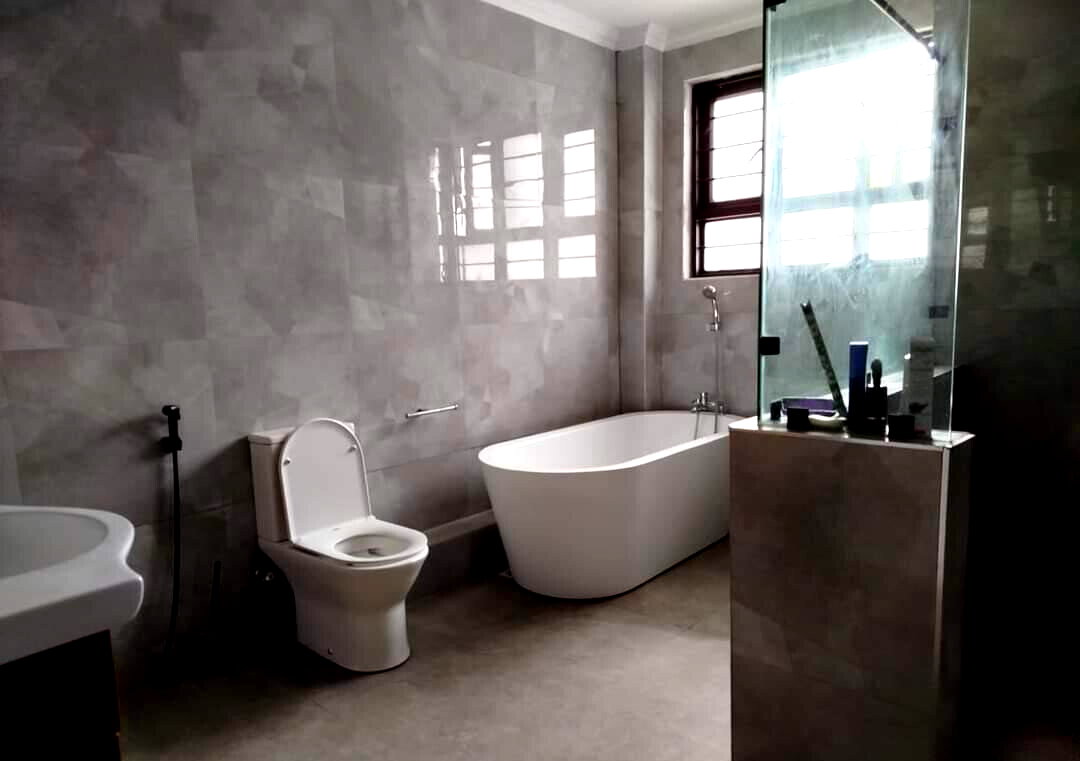 4-Ensuite Townhouse with Servant Quarters & 6-Car Parking – Karen
