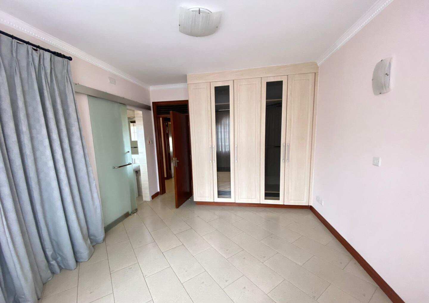 Renovated 5-Bed Townhouse with Garden & Pool - Riverside Drive