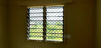 10bdrm Block of Flats in Half London, Likoni for Sale - Image 2