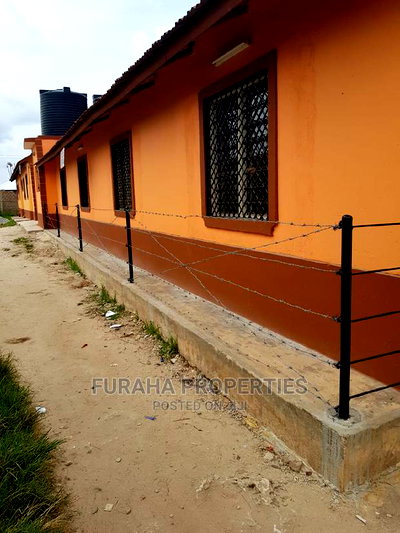 10bdrm Block of Flats in Half London, Likoni for Sale - Image 4