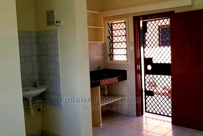 10bdrm Block of Flats in Half London, Likoni for Sale - Image 1