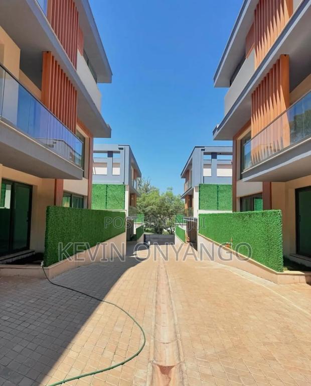 5bdrm Villa in Lavington for sale