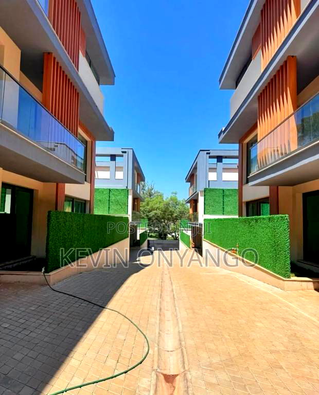 5bdrm Villa in Lavington for sale