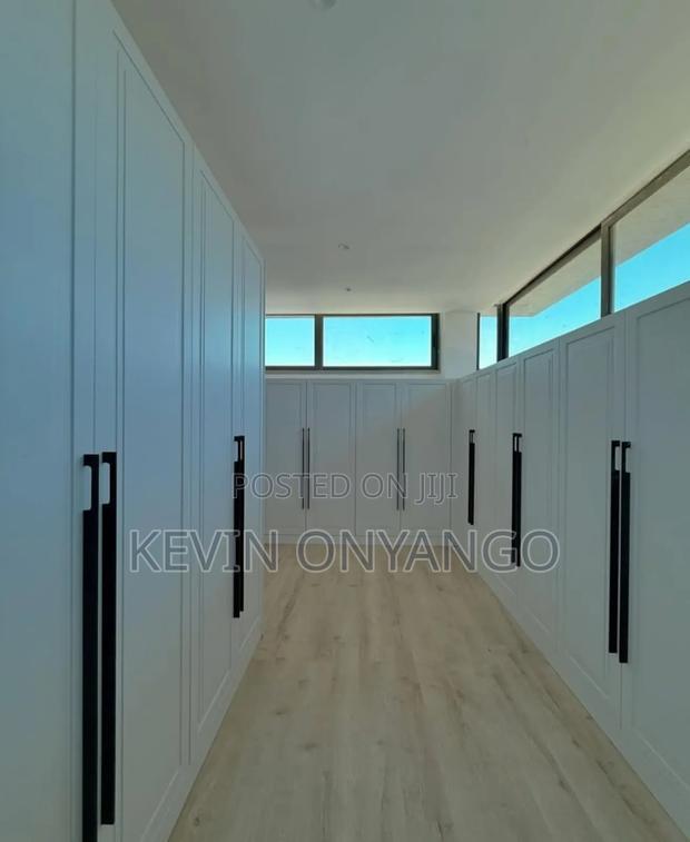 5bdrm Villa in Lavington for sale