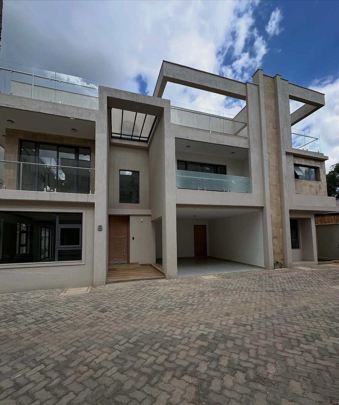 6-Ensuite Villa with Rooftop Lounge & Gym - Lavington