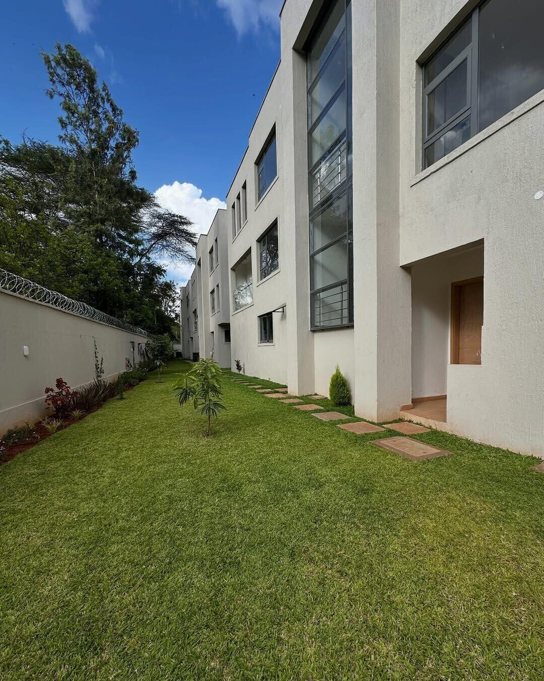 6-Ensuite Villa with Rooftop Lounge & Gym - Lavington