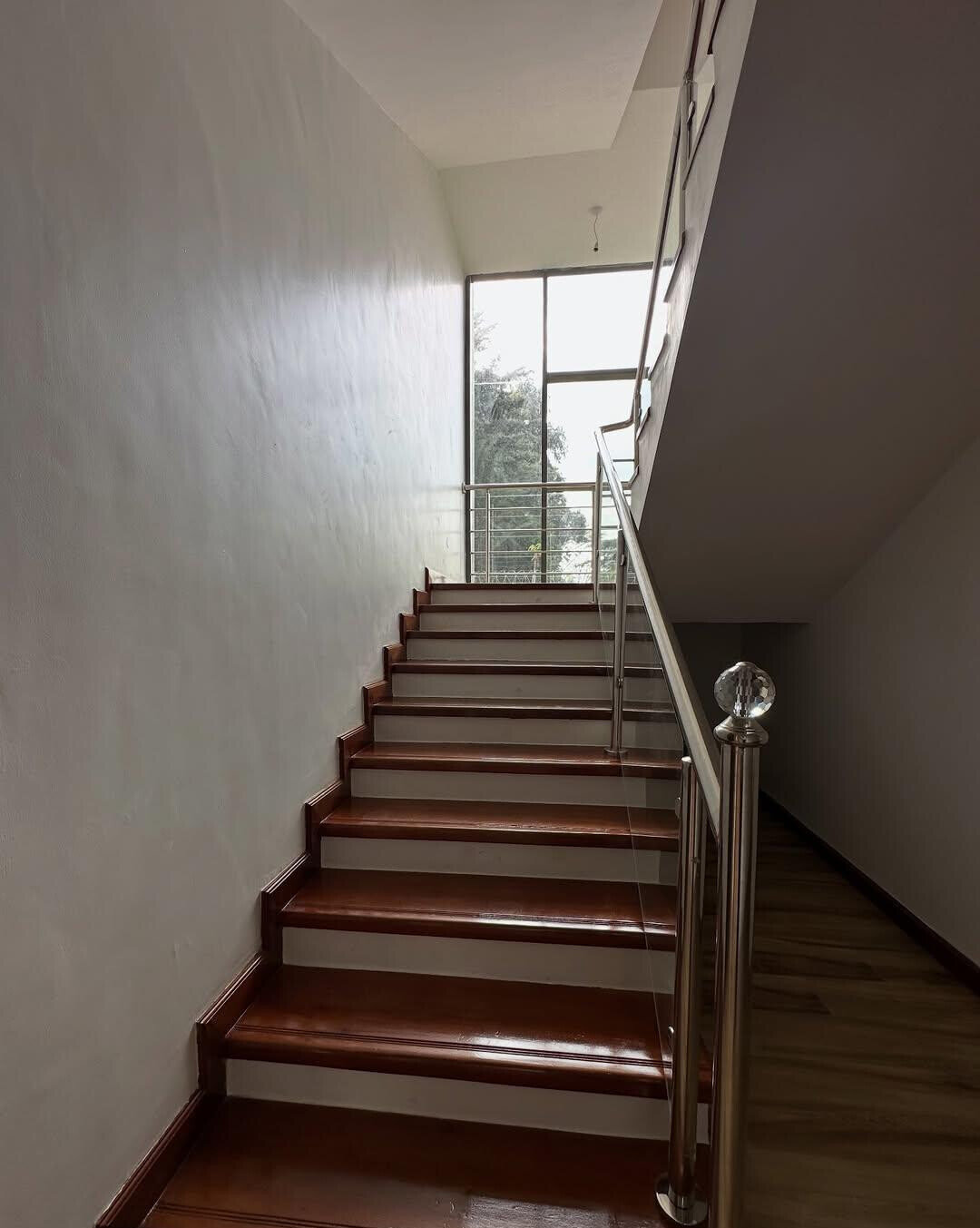6-Ensuite Villa with Rooftop Lounge & Gym - Lavington