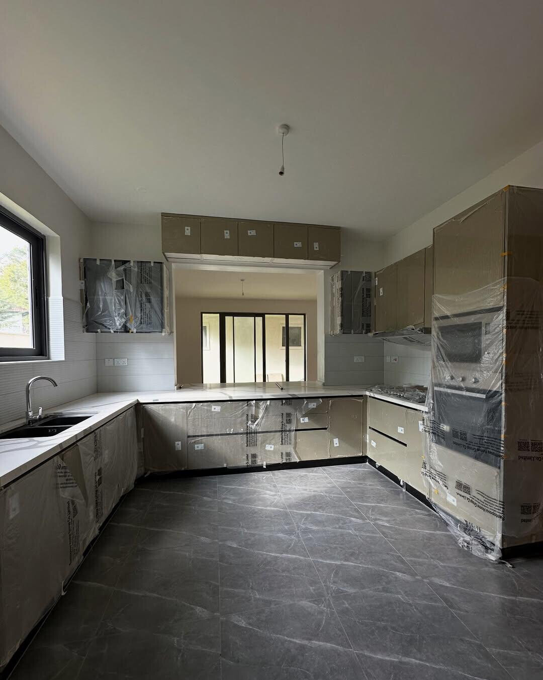 6-Ensuite Villa with Rooftop Lounge & Gym - Lavington