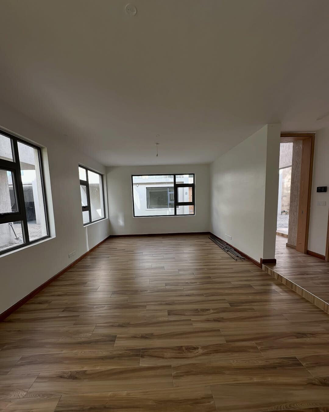 6-Ensuite Villa with Rooftop Lounge & Gym - Lavington