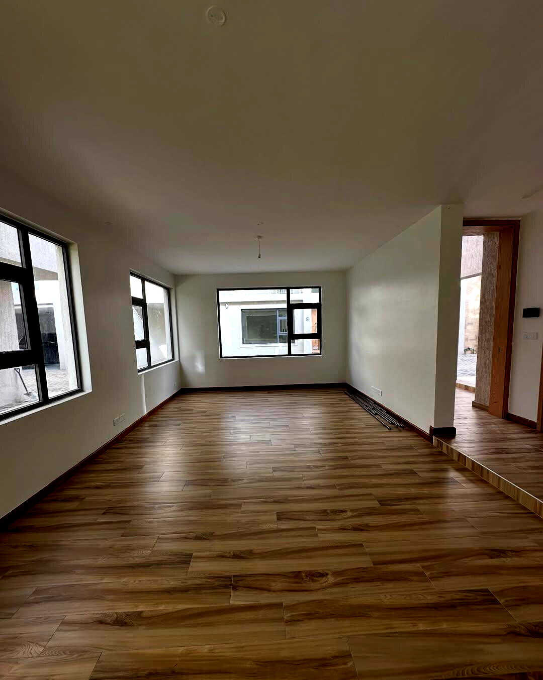 6-Ensuite Villa with Rooftop Lounge & Gym - Lavington