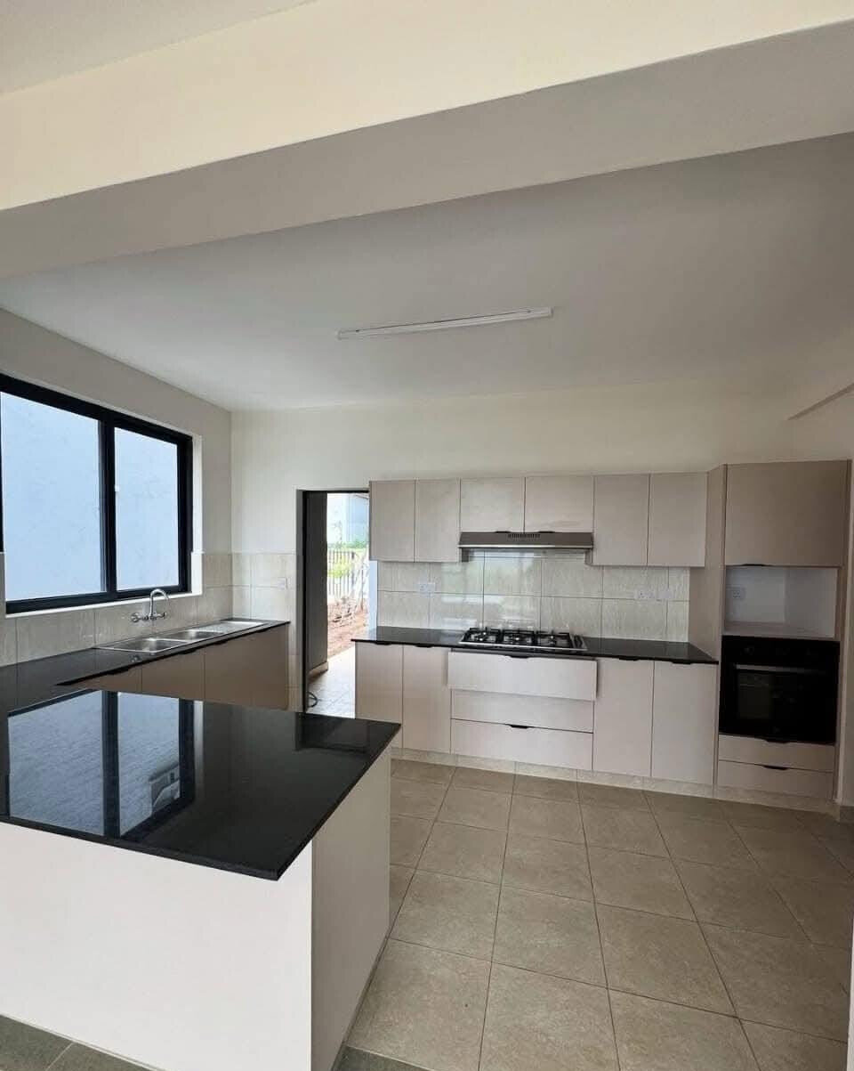 4BR Villa with DSQ & Clubhouse Facing Nairobi National Park - Mombasa Rd