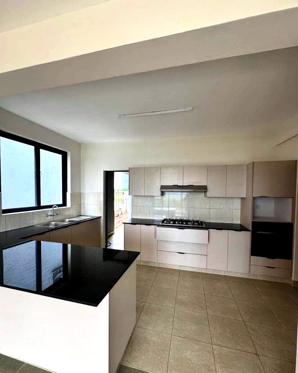 4BR Villa with DSQ & Clubhouse Facing Nairobi National Park - Mombasa Rd
