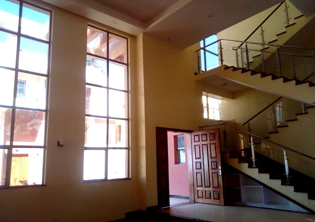 5-Ensuite Townhouse with Cooker & Oven - Lavington Garden Home