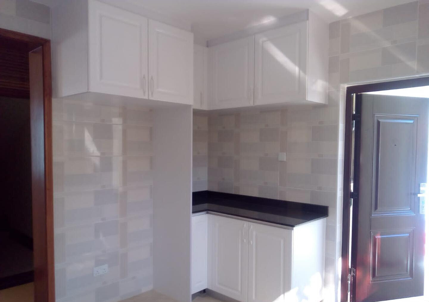 5-Ensuite Townhouse with Cooker & Oven - Lavington Garden Home