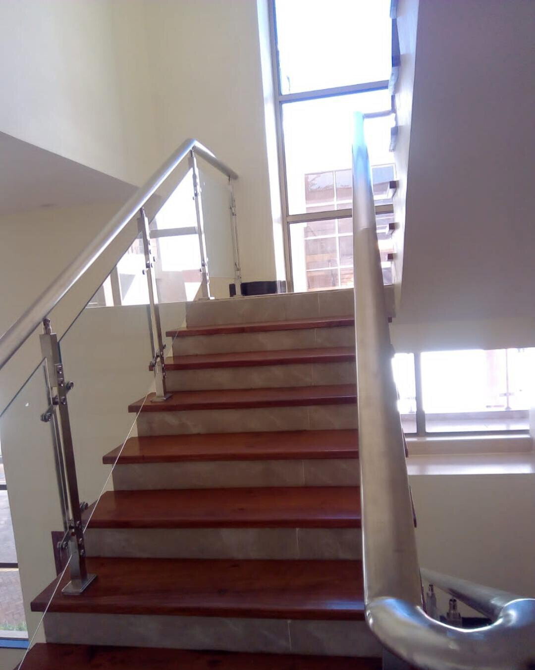 5-Ensuite Townhouse with Cooker & Oven - Lavington Garden Home