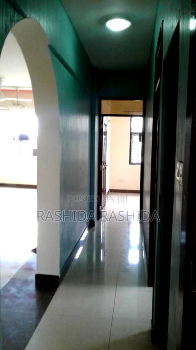 3bdrm Apartment in Royal-Academy, Kizingo for sale - Image 3