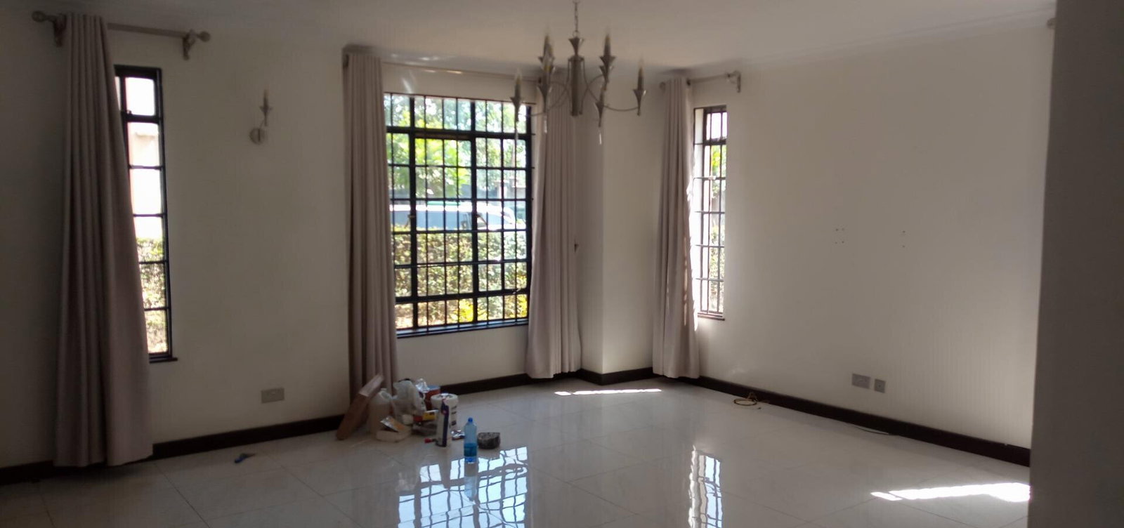 4 En-Suite Townhouse with Granite Kitchen & Private Garden - Kitisuru