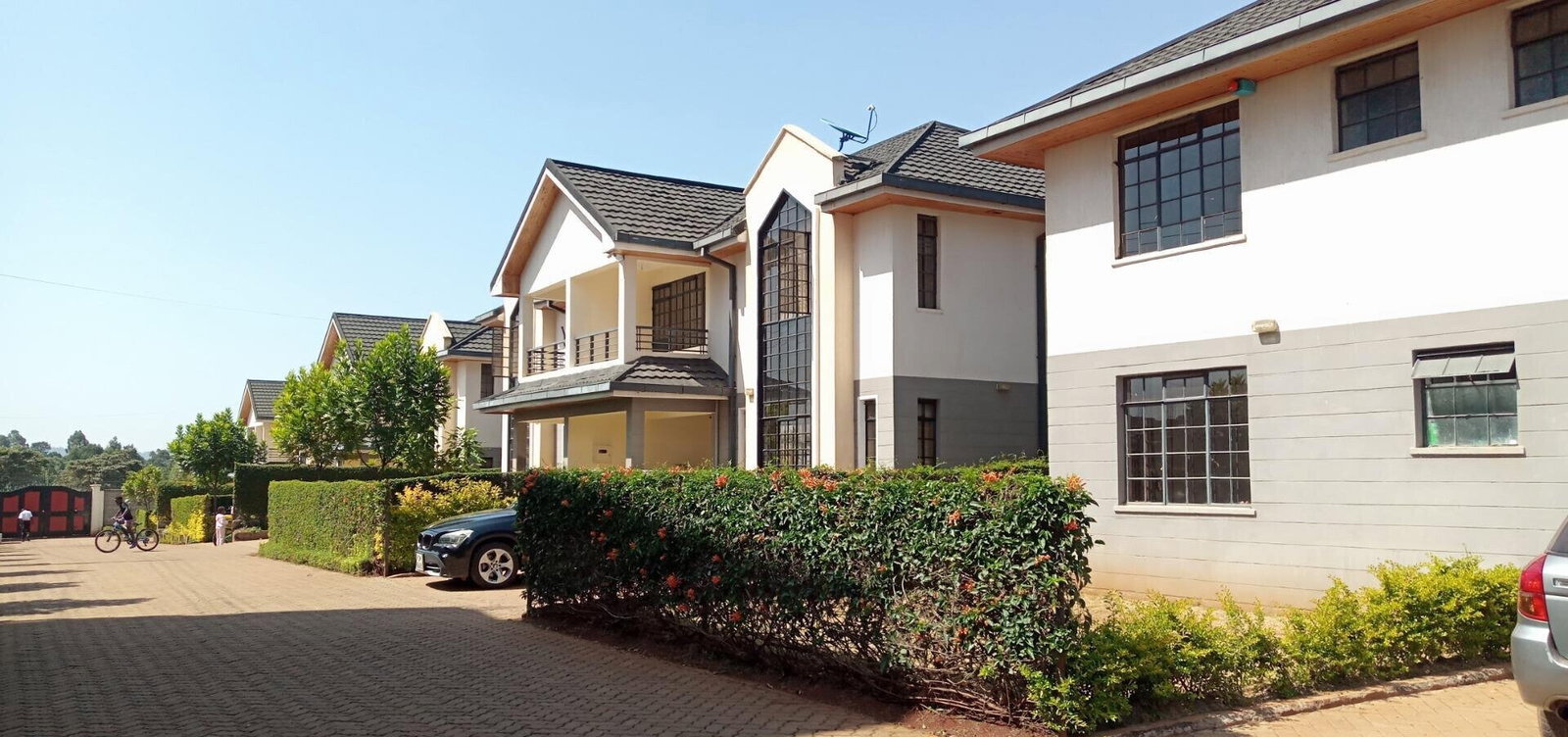 4 En-Suite Townhouse with Granite Kitchen & Private Garden - Kitisuru