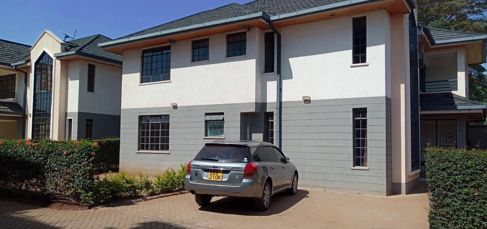 4 En-Suite Townhouse with Granite Kitchen & Private Garden - Kitisuru