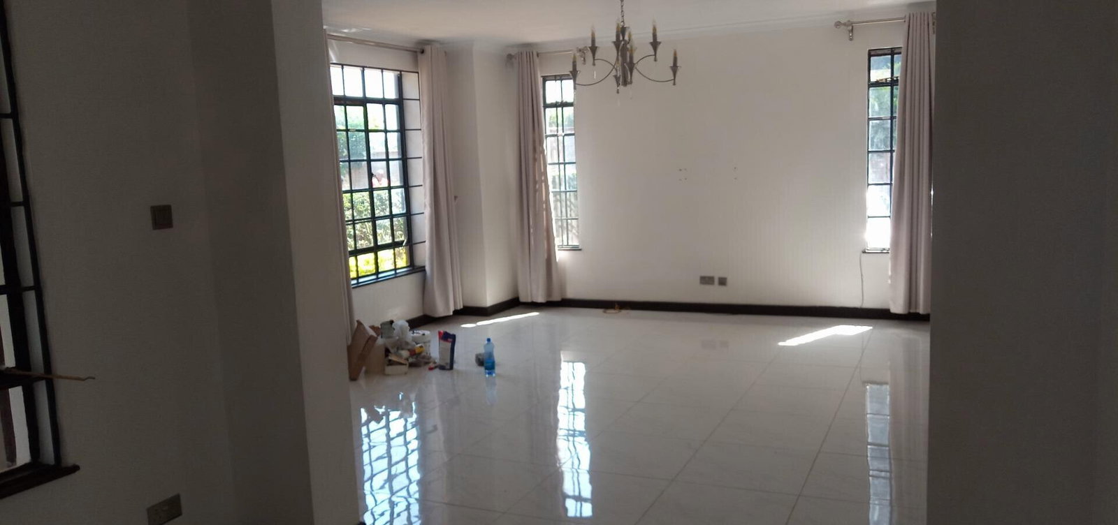 4 En-Suite Townhouse with Granite Kitchen & Private Garden - Kitisuru