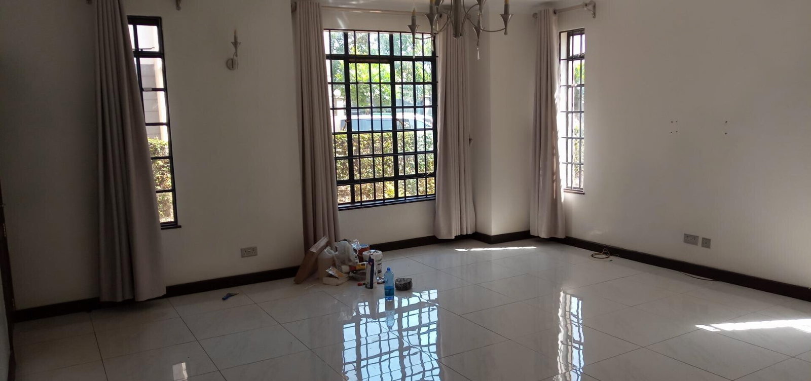 4 En-Suite Townhouse with Granite Kitchen & Private Garden - Kitisuru