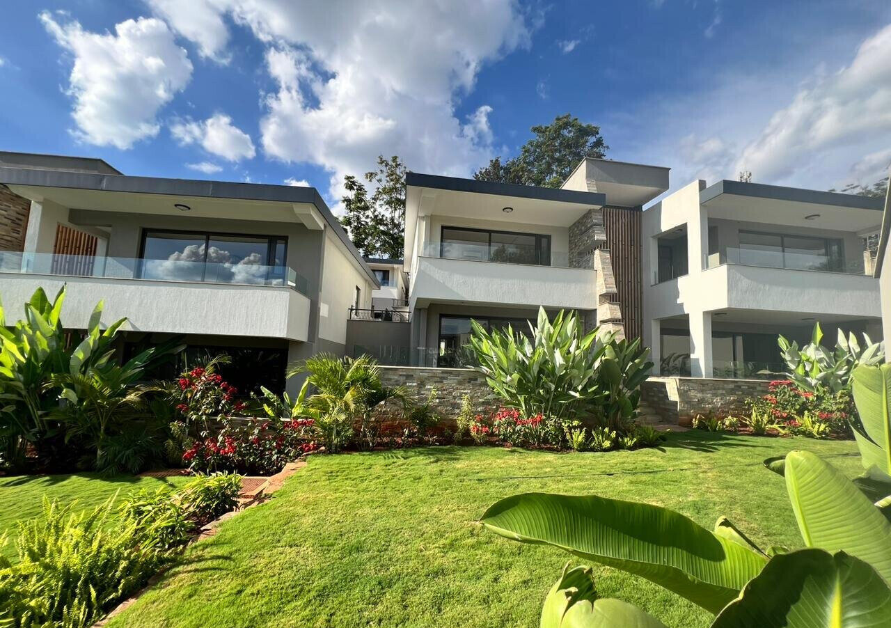 4-Bed Water Villa with Italian Kitchen & Clubhouse Gardens - Spring Valley