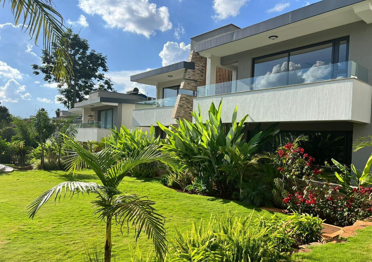 4-Bed Water Villa with Italian Kitchen & Clubhouse Gardens - Spring Valley