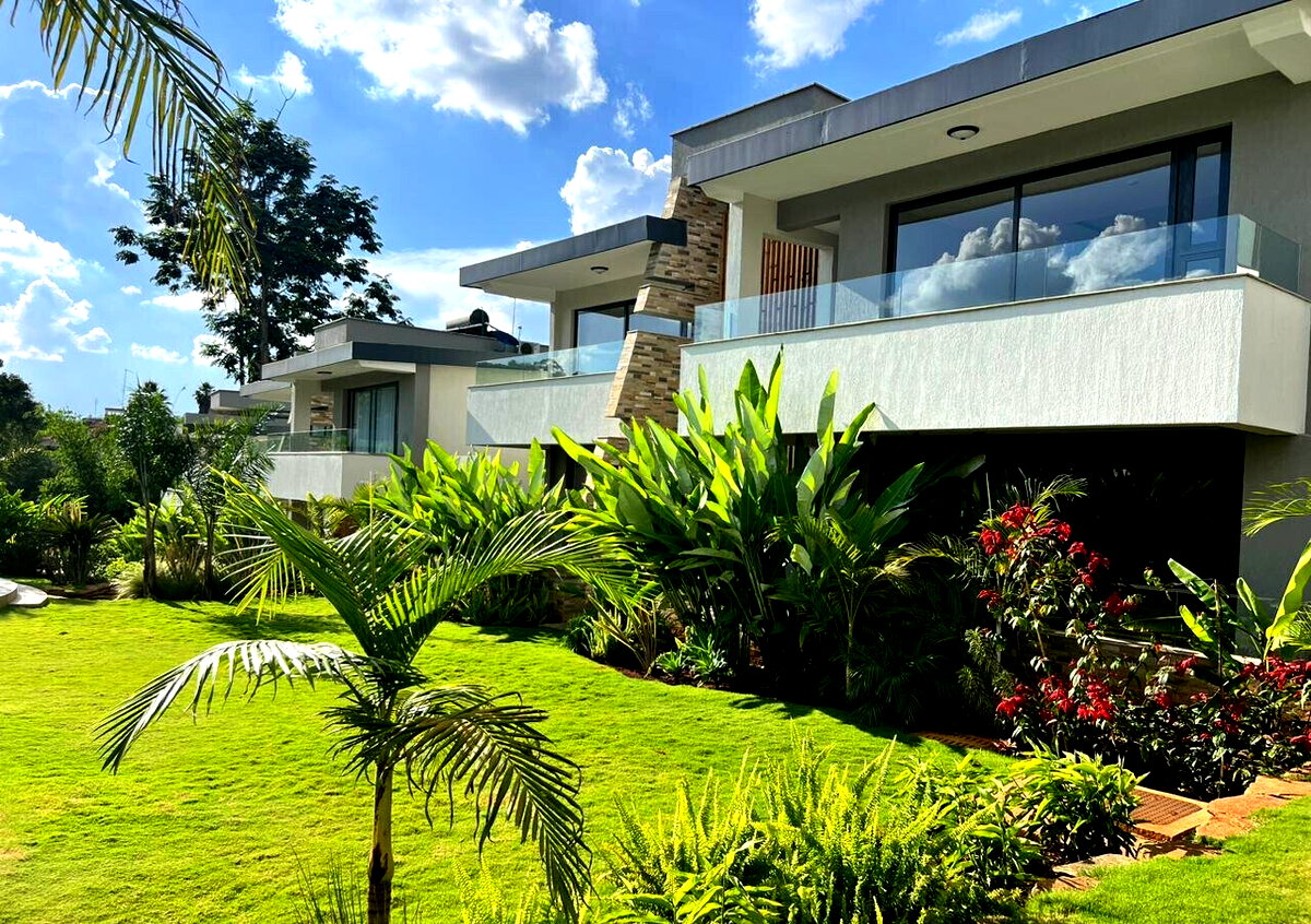 4-Bed Water Villa with Italian Kitchen & Clubhouse Gardens - Spring Valley