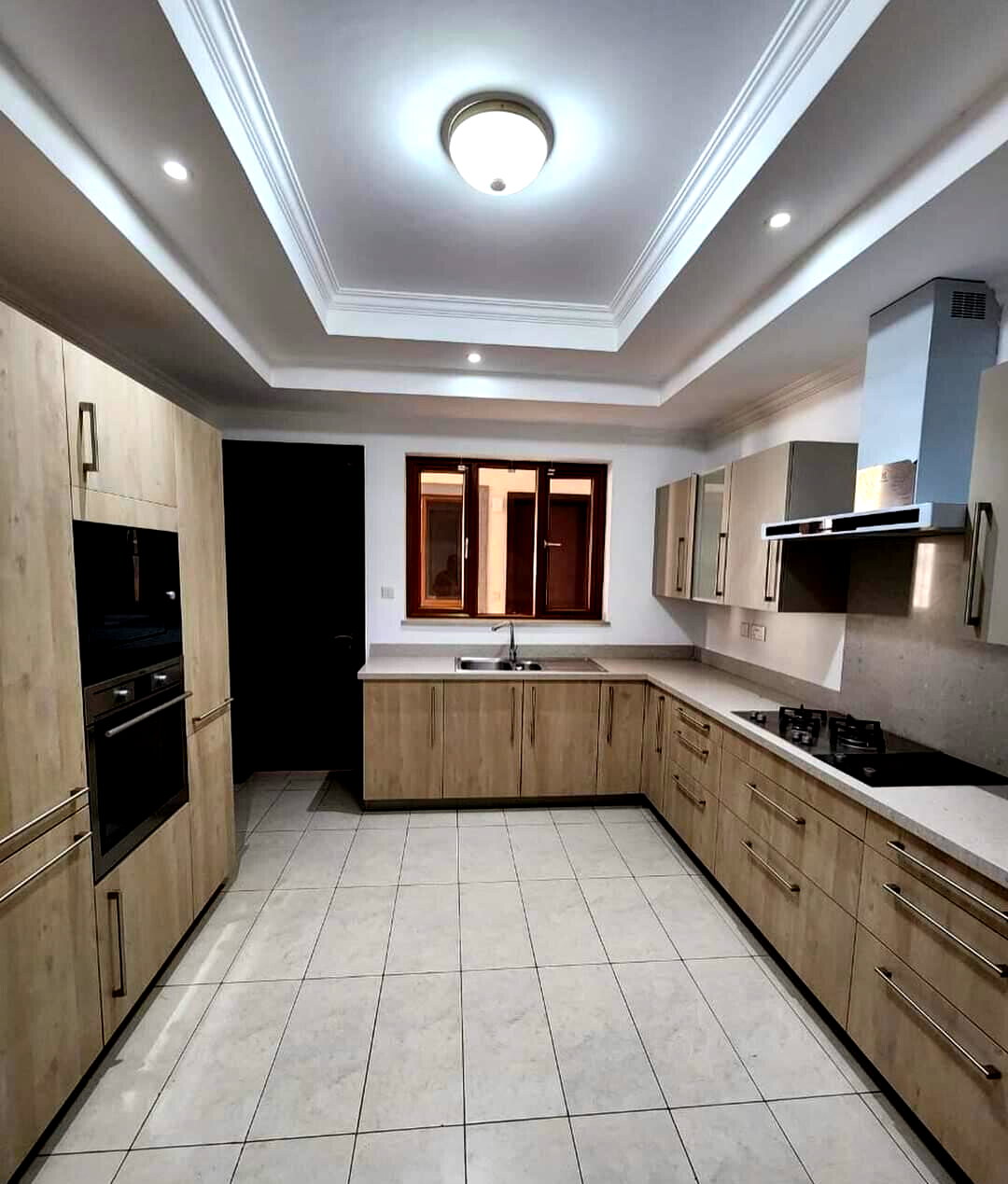 Pet-Friendly 5-Ensuite Townhouse with DSQ & Generator - Lavington