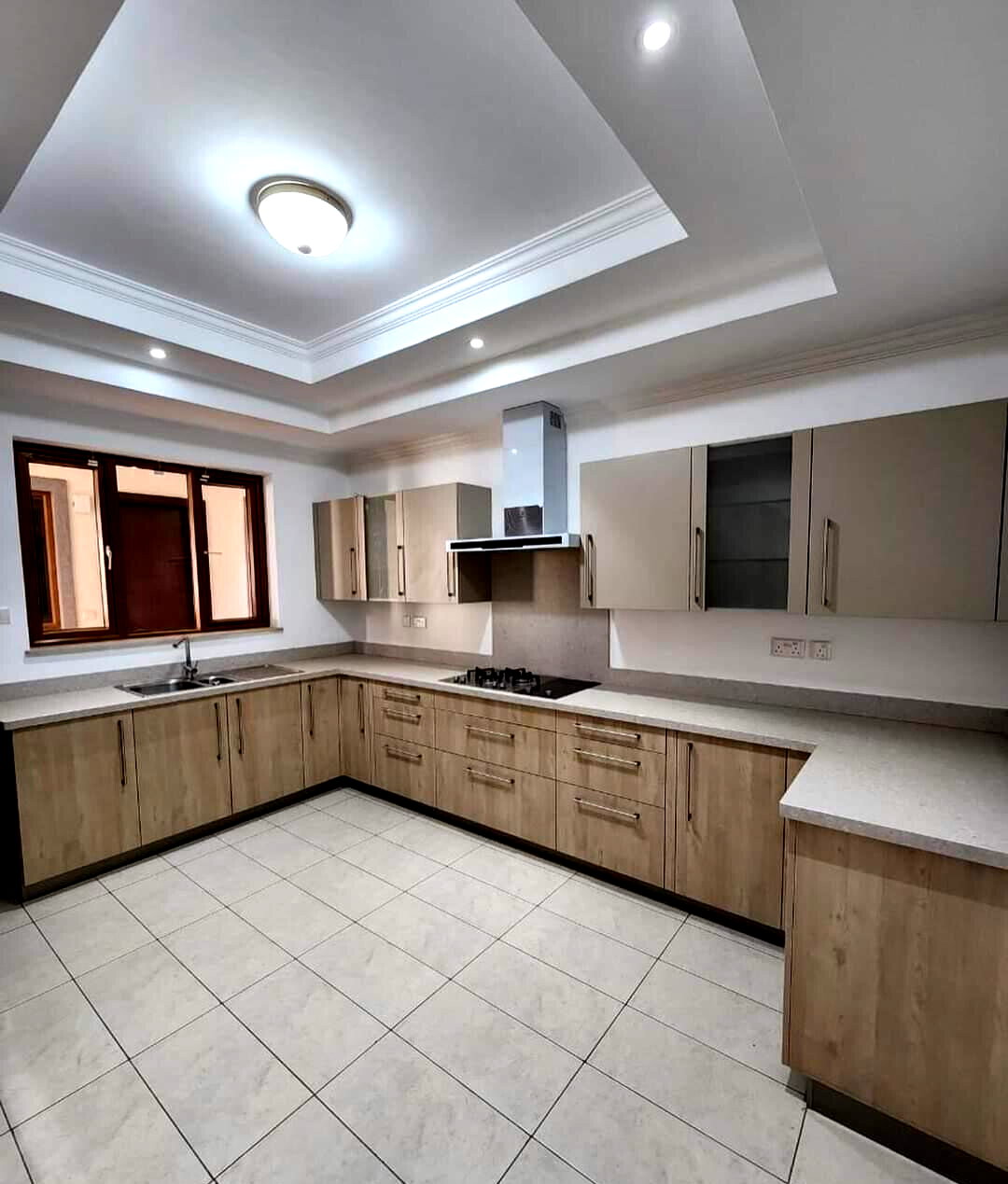 Pet-Friendly 5-Ensuite Townhouse with DSQ & Generator - Lavington