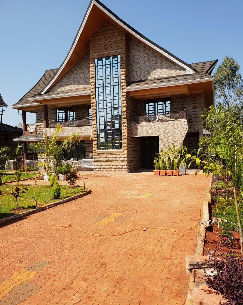 5BR All-Ensuite Townhouse with Solar Backup & Gym - Ruiru