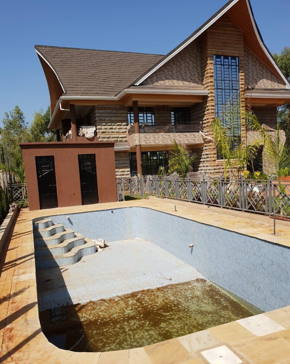 5BR All-Ensuite Townhouse with Solar Backup & Gym - Ruiru